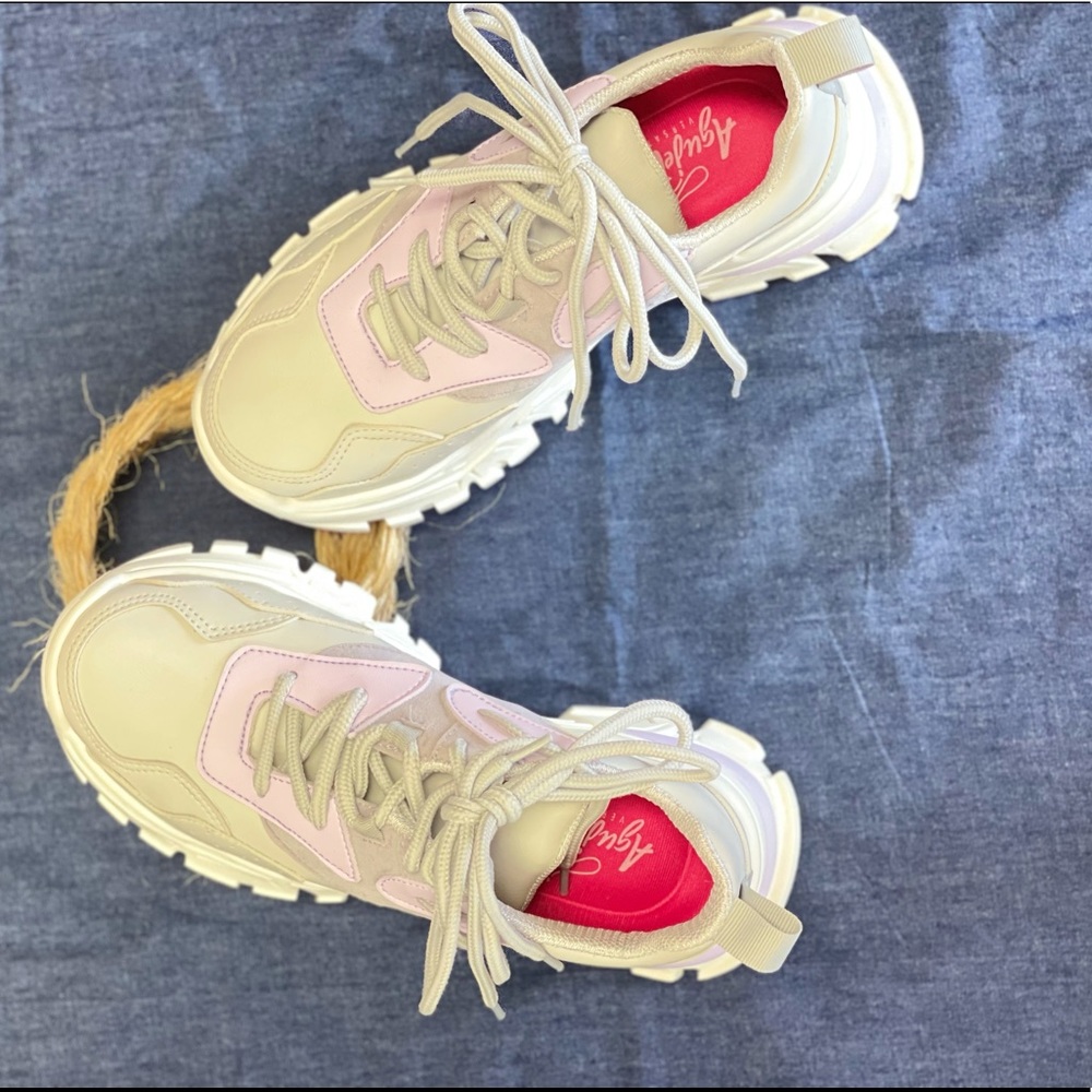 Trending tennis shoes